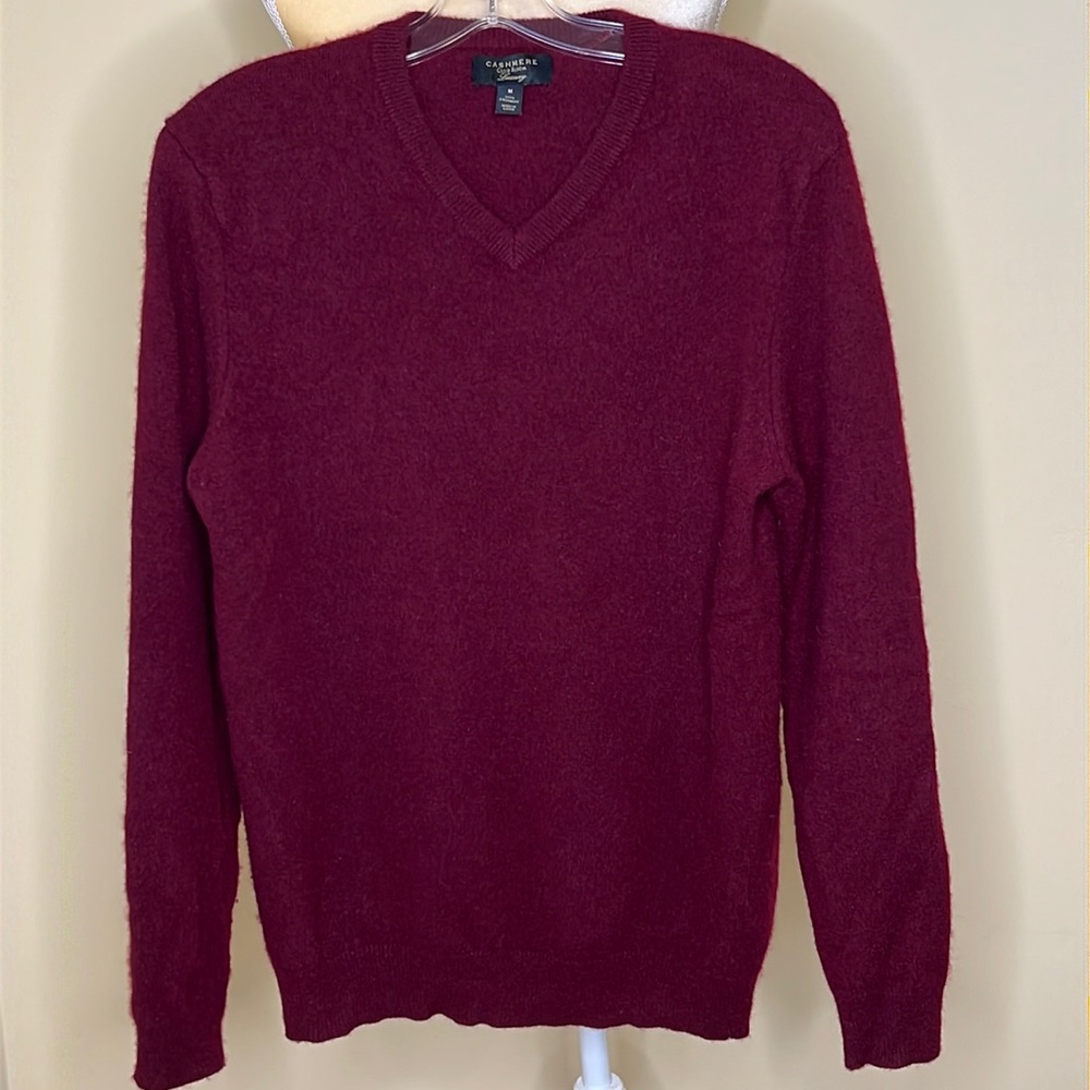 Mens 100% Cashmere V neck pullover.
